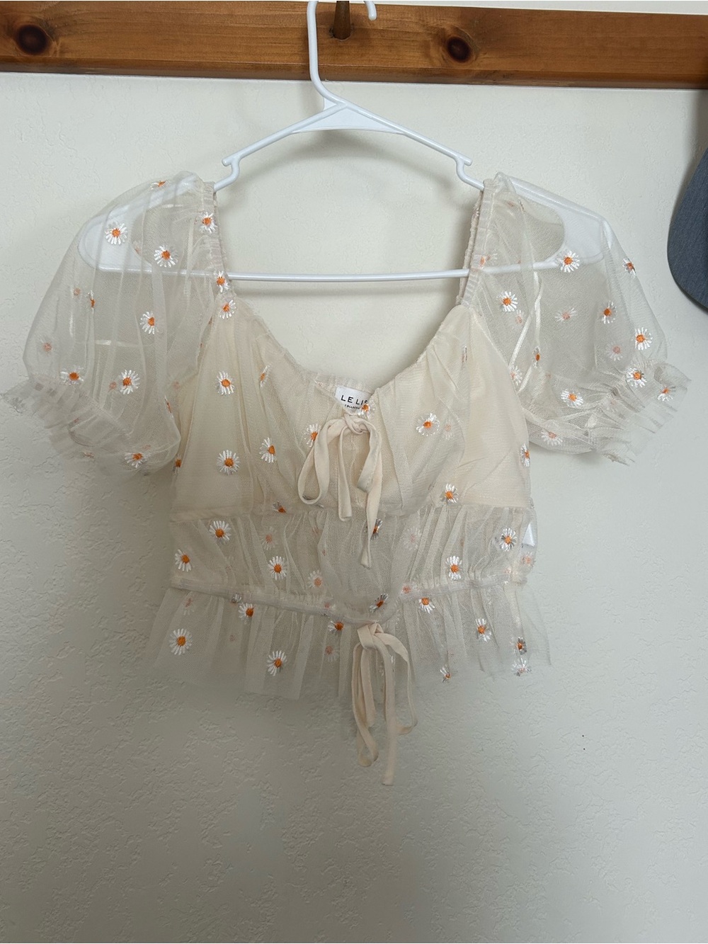 Le lis: Sunflower sheer crop top